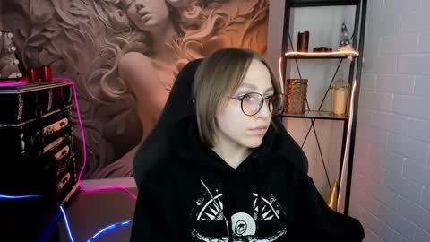 APHEX QUEEN online show from February 2, 5:15 pm