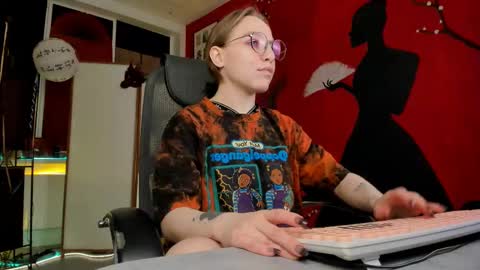 APHEX QUEEN online show from February 18, 3:20 pm