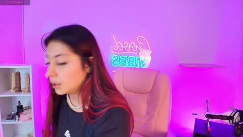 Snapshot of aphirl__ chatting on October 20, 9:20 pm Aphirl online show from October 20, 9:20 pm