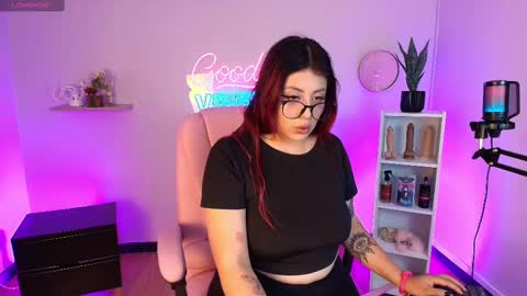 Snapshot of aphirl__ chatting on October 6, 8:04 pm Aphirl online show from October 6, 8:04 pm