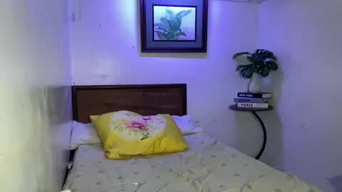 Snapshot of aphr0dite_x chatting on October 8, 4:29 am Roman Goddess online show from October 8, 4:29 am