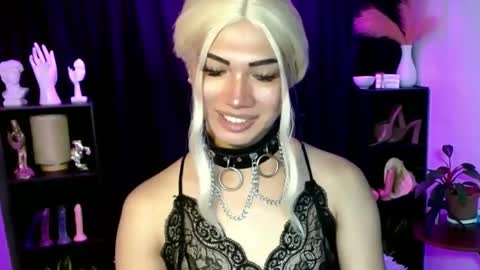 Snapshot of aphr0dite_x chatting on February 16, 1:38 pm Roman Goddess online show from February 16, 1:38 pm