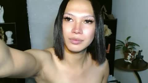 Snapshot of aphr0dite_x chatting on February 10, 9:58 am Roman Goddess online show from February 10, 9:58 am