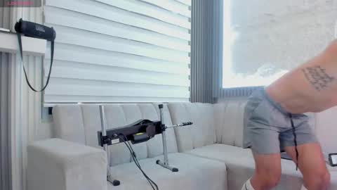 Snapshot of apolo_bianco_ chatting on October 12, 2:37 am APOLO online show from October 12, 2:37 am