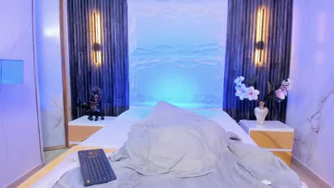   online show from April 11, 6:40 am