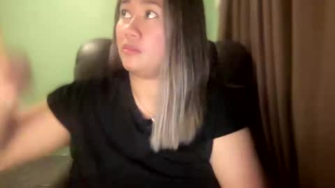 Snapshot of apple_pie_love chatting on February 1, 4:54 pm Anika online show from February 1, 4:54 pm