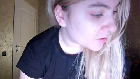 Snapshot of appleyummybuns chatting on November 1, 10:47 am appleyummybuns online show from November 1, 10:47 am