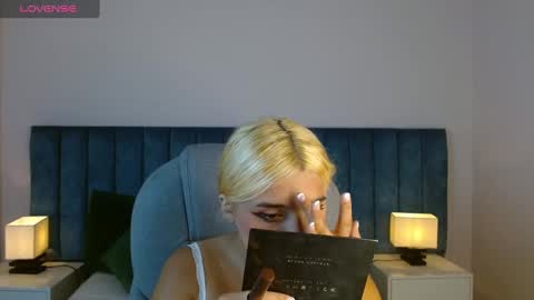 Snapshot of april__bunny chatting on March 1, 4:33 pm April Bunny online show from March 1, 4:33 pm