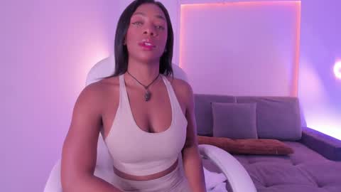 Snapshot of april_ebony18_ chatting on March 11, 10:40 am April online show from March 11, 10:40 am