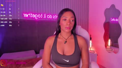 Snapshot of april_ebony18_ chatting on February 20, 10:27 am April online show from February 20, 10:27 am