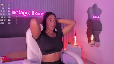 Snapshot of april_ebony18_ chatting on February 18, 10:16 am April online show from February 18, 10:16 am