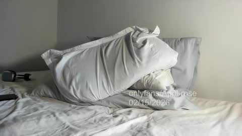 instagram iamsarahlondon online show from February 15, 8:51 pm