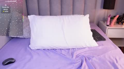 aprilqueenie online show from October 25, 8:20 pm