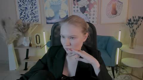 Snapshot of aprilserenity chatting on September 26, 2:52 am April. All year round. online show from September 26, 2:52 am