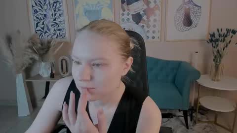 Snapshot of aprilserenity chatting on September 25, 2:51 am April. All year round. online show from September 25, 2:51 am