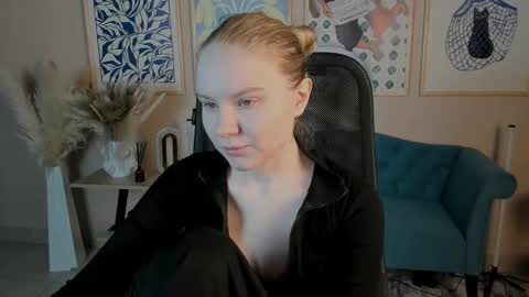 Snapshot of aprilserenity chatting on September 10, 2:01 am April. All year round. online show from September 10, 2:01 am