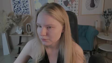 Snapshot of aprilserenity chatting on October 3, 3:48 am April. All year round. online show from October 3, 3:48 am