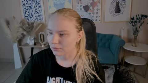Snapshot of aprilserenity chatting on October 1, 1:48 am April. All year round. online show from October 1, 1:48 am