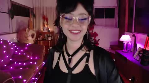 Zam independent model online show from October 15, 3:10 am