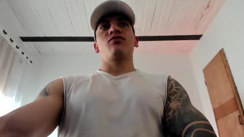Snapshot of aquiles_51 chatting on February 25, 7:27 pm Jonathan online show from February 25, 7:27 pm