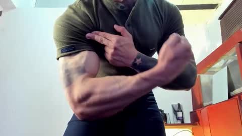 Snapshot of aquiles_51 chatting on September 17, 8:23 pm Jonathan online show from September 17, 8:23 pm