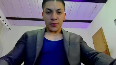 Snapshot of aquiles_51 chatting on February 18, 12:26 am Jonathan online show from February 18, 12:26 am
