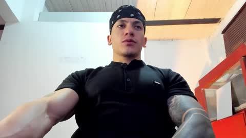 Snapshot of aquiles_51 chatting on October 6, 8:59 pm Jonathan online show from October 6, 8:59 pm