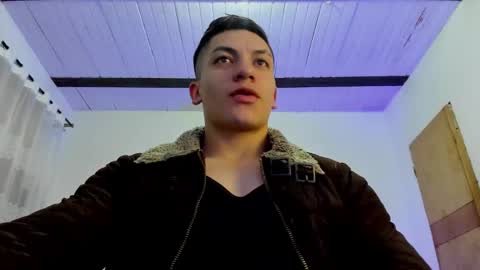 Snapshot of aquiles_51 chatting on February 23, 12:41 am Jonathan online show from February 23, 12:41 am