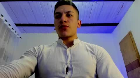 Snapshot of aquiles_51 chatting on March 5, 11:05 pm Jonathan online show from March 5, 11:05 pm