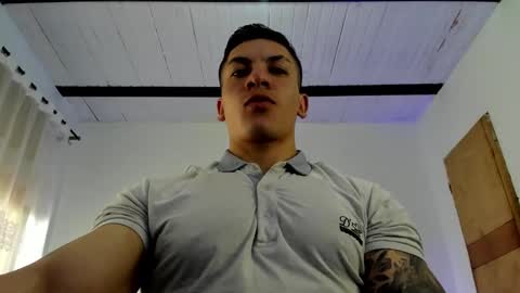 Snapshot of aquiles_51 chatting on February 24, 10:14 pm Jonathan online show from February 24, 10:14 pm