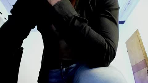 Snapshot of aquiles_51 chatting on March 8, 1:39 am Jonathan online show from March 8, 1:39 am