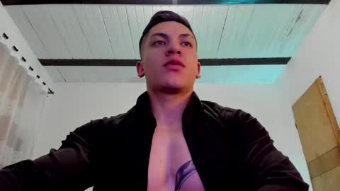 Snapshot of aquiles_51 chatting on February 5, 1:58 am Jonathan online show from February 5, 1:58 am
