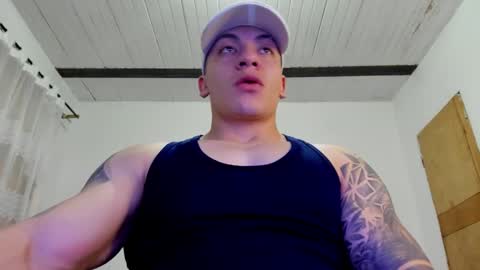Snapshot of aquiles_51 chatting on January 22, 11:21 pm Jonathan online show from January 22, 11:21 pm