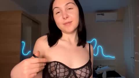 Emi online show from February 8, 5:27 pm