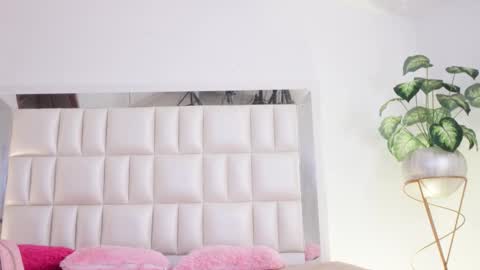   online show from February 26, 7:55 am