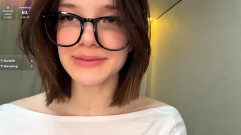 Caroline online show from April 14, 6:11 pm