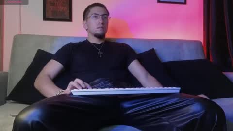 Mateo online show from April 18, 2:08 pm