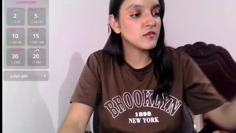 Snapshot of ari_20_ chatting on October 24, 2:12 am Bella online show from October 24, 2:12 am