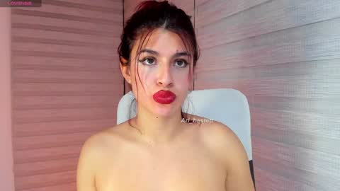 Snapshot of ari_bastett chatting on December 23, 6:22 am Ariana online show from December 23, 6:22 am