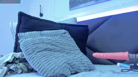 Ari online show from March 2, 7:20 pm