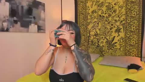 aria y orien  online show from September 30, 11:10 am