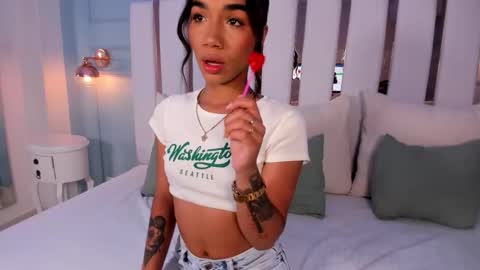 Snapshot of aria_hart chatting on October 14, 11:57 am Aria online show from October 14, 11:57 am