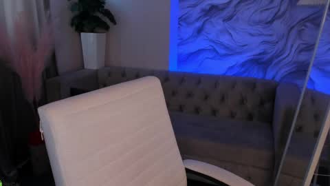 aria_mila online show from April 16, 2:55 am