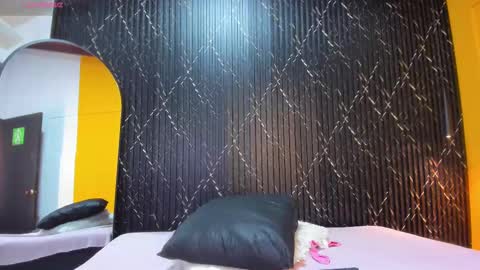 Aria Millers  online show from October 10, 12:00 pm