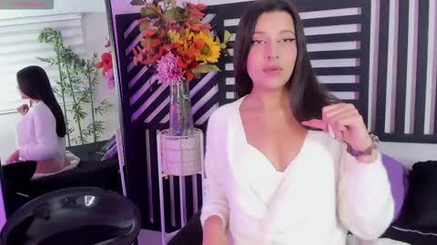 Snapshot of aria_sweetling chatting on October 15, 1:23 pm Ari online show from October 15, 1:23 pm