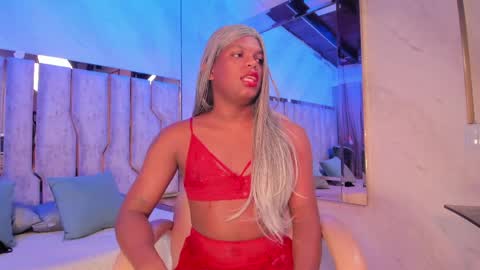 ariana_grande233 online show from April 6, 11:33 am