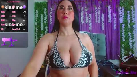 Snapshot of ariana_lopez22 chatting on September 29, 1:54 pm Ariana online show from September 29, 1:54 pm