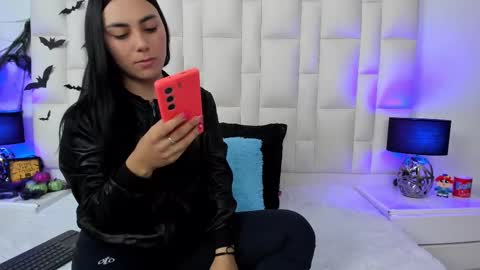 Snapshot of ariana_rouse_ chatting on October 7, 6:15 pm ariana online show from October 7, 6:15 pm