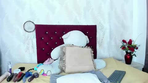 Snapshot of arianadiosa1 chatting on February 18, 2:16 pm Ariana diosa online show from February 18, 2:16 pm
