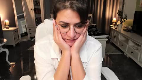Snapshot of arianasage_ chatting on October 16, 5:01 pm Ana online show from October 16, 5:01 pm